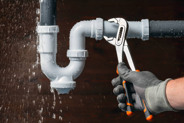 Professional Leak Detection technician working in Redwood City, CA